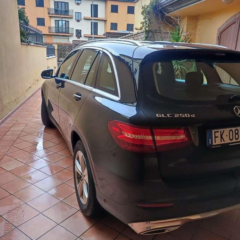 Usata Mercedes GLC250 204 CV (150 kW) 2017 Nero SUV