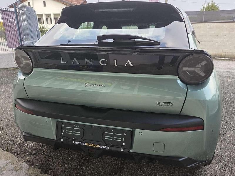 Nuova Lancia Ypsilon 101 CV (74 kW) 2025 Verde Utilitaria