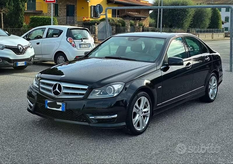 Usata Mercedes C220 Avantgarde 170 CV (125 kW) 2011 Nero Berlina