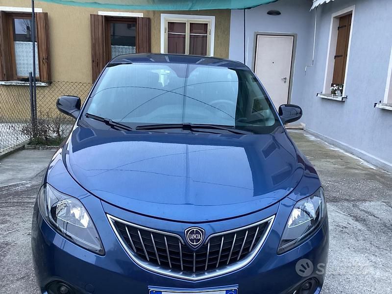 Usata Lancia Ypsilon Gold 69 CV (50 kW) 2021 Blu Utilitaria
