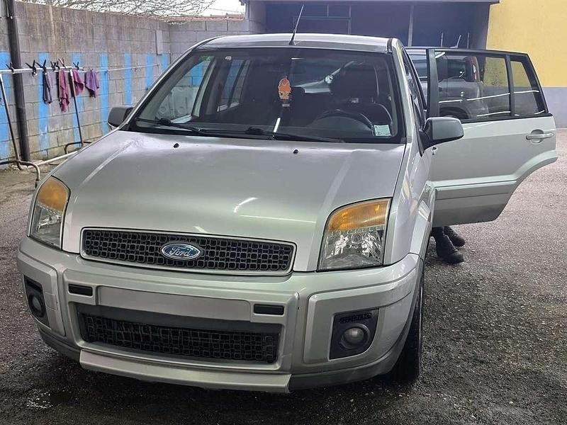 Usata Ford Fusion 68 CV (50 kW) 2008 Argento Monovolume