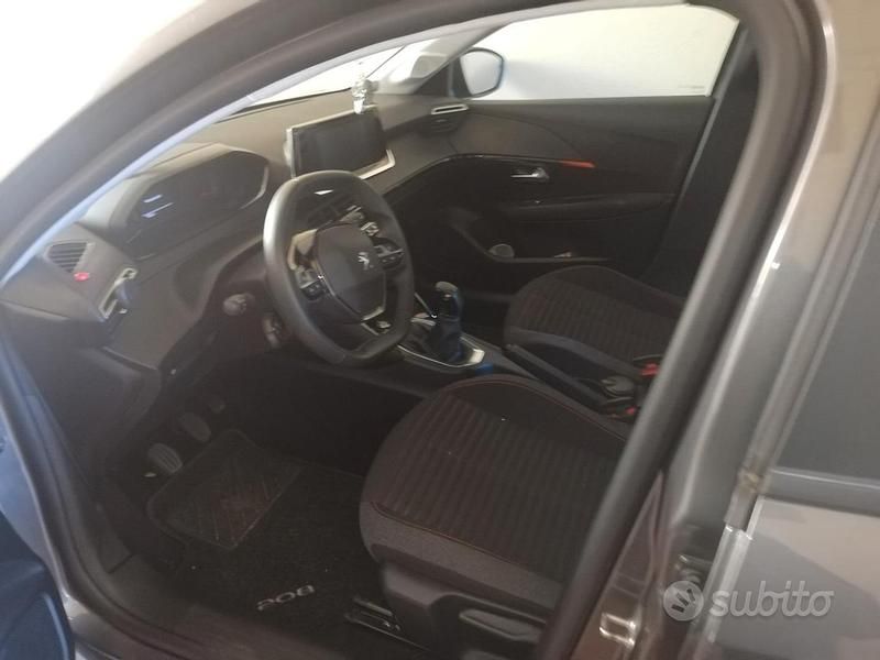 Usata Peugeot 208 102 CV (75 kW) 2023 Grigio Utilitaria