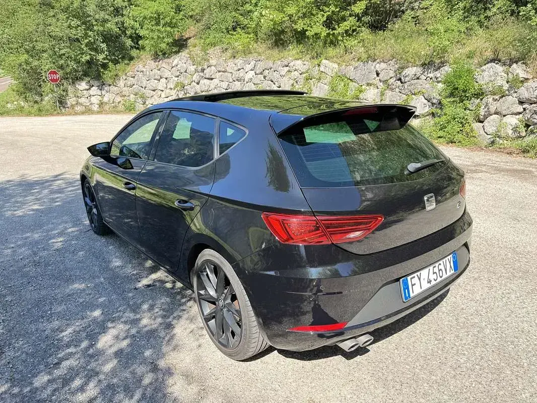 Usata Seat Leon Black Edition 150 CV (110 kW) 2020 Berlina