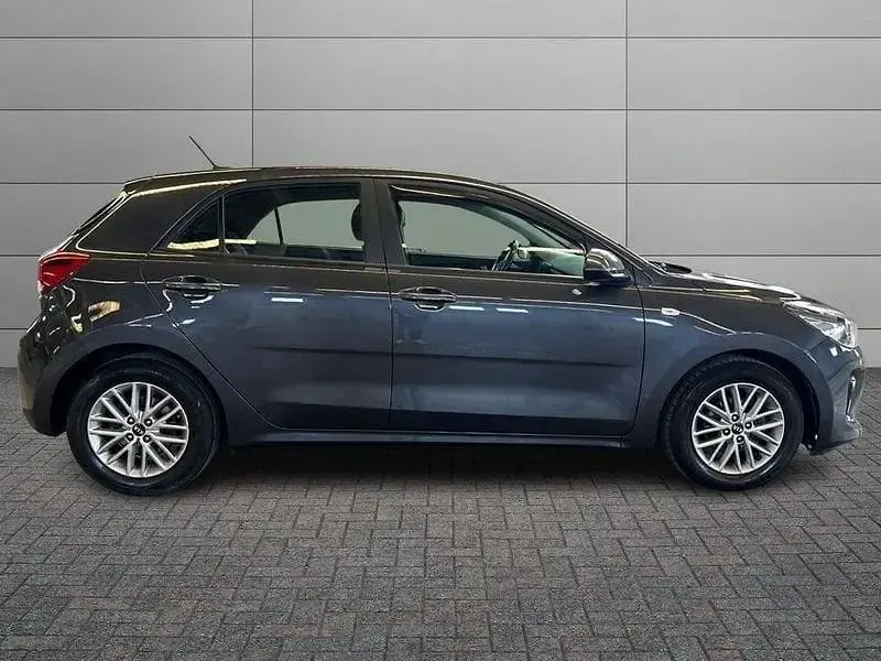 Usata Kia Rio 84 CV (61 kW) 2020 Grigio Berlina