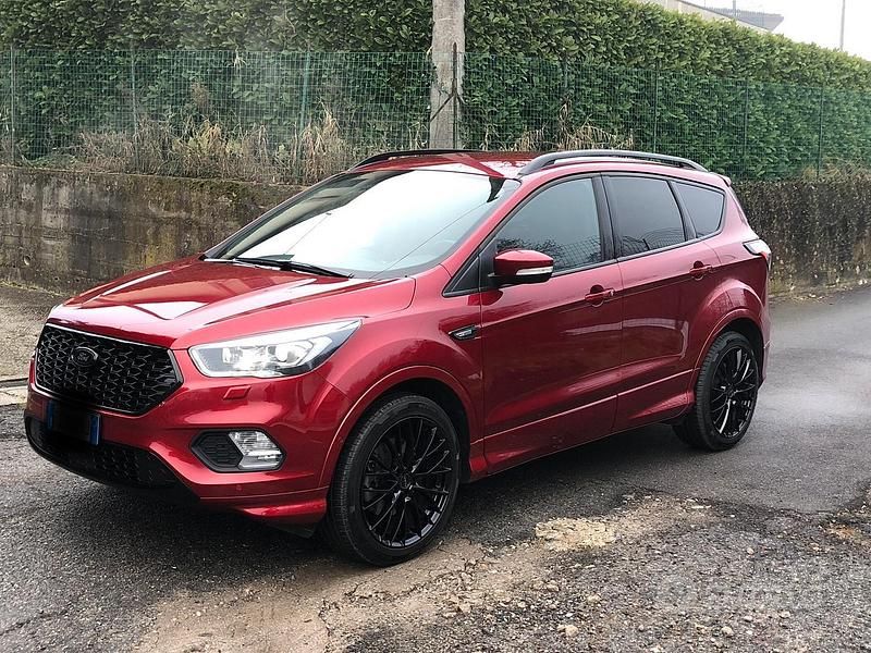 Usata Ford Kuga 120 CV (88 kW) 2018 Rosso SUV