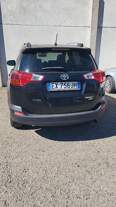 Usata Toyota RAV4 Active 124 CV (91 kW) 2014 Nero Berlina