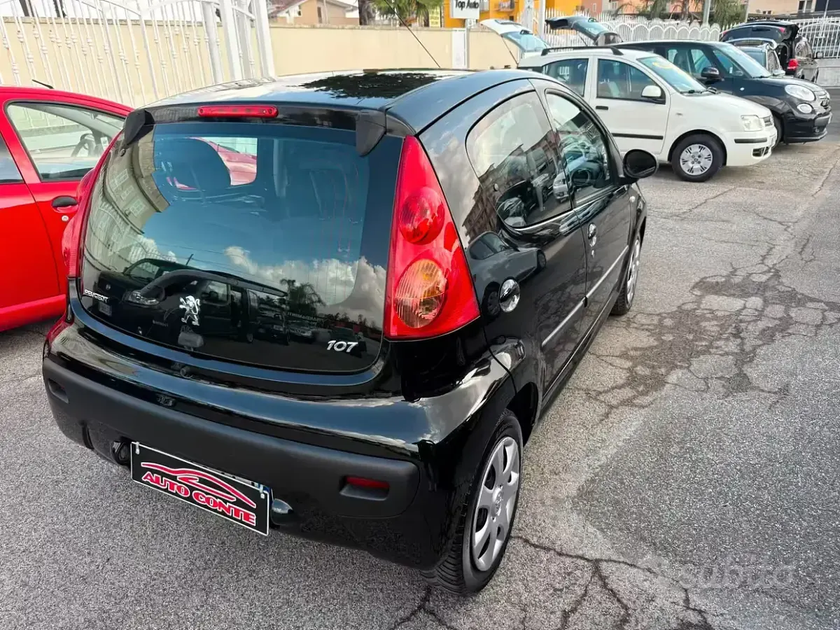 Usata Peugeot 107 68 CV (50 kW) 2011 Nero Utilitaria