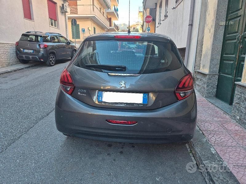 Usata Peugeot 208 102 CV (75 kW) 2019 Grigio Utilitaria