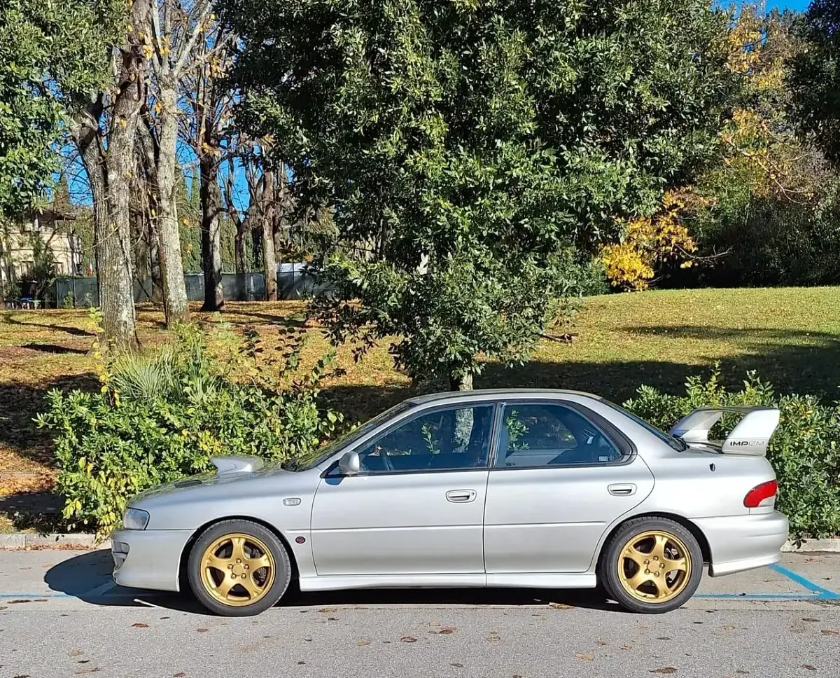 Usata Subaru Impreza 280 CV (205 kW) 1999 Argento Berlina