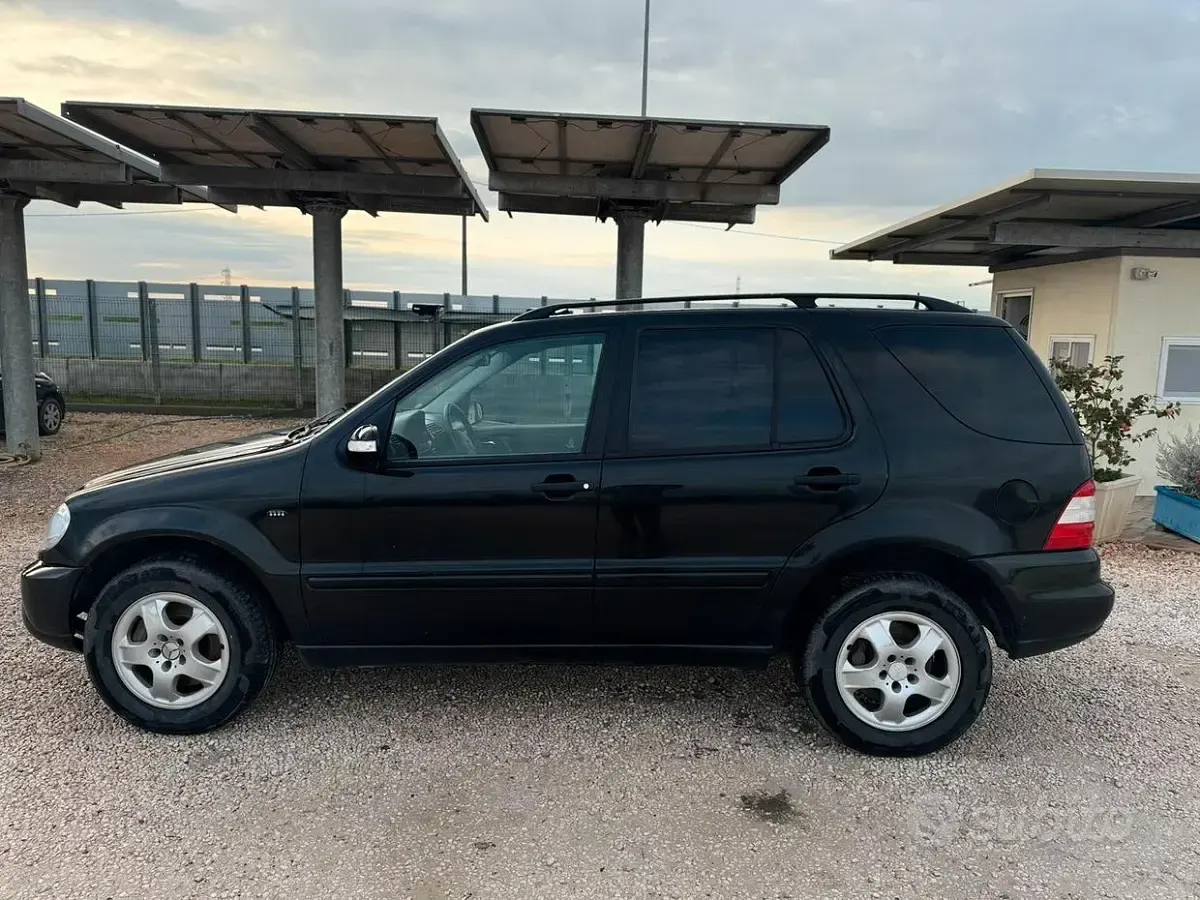 Usata Mercedes ML270 163 CV (119 kW) 2003 Nero SUV