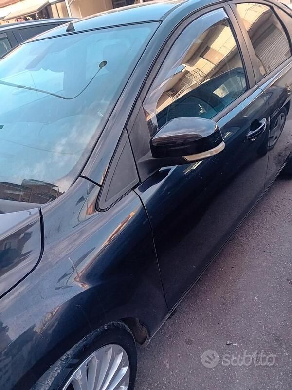 Nero Usata 2008 Ford Focus Tre volumi | 3000 € - Immagine 1/4