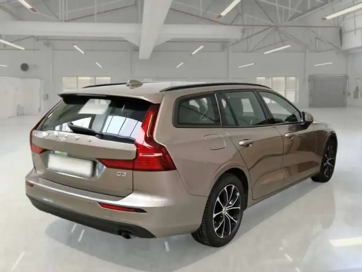 Usata Volvo V60 Business Edition 150 CV (110 kW) 2019 Beige Station wagon