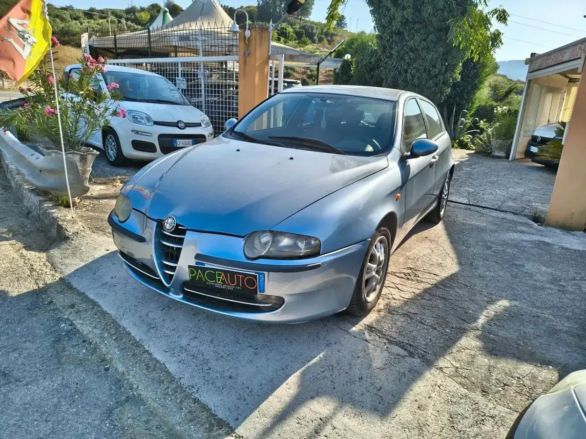 Usata Alfa Romeo 147 150 CV (110 kW) 2005 Blu Utilitaria