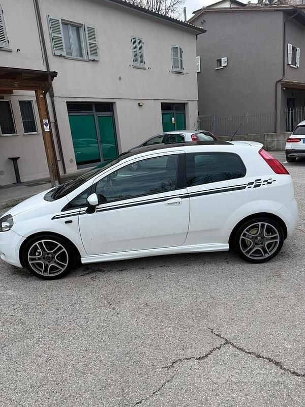 Usata Fiat Grande Punto Sport 90 CV (66 kW) 2008 Bianco Utilitaria
