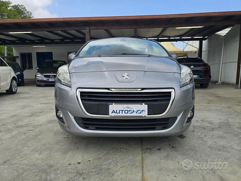 Usata Peugeot 5008 Active 115 CV (84 kW) 2014 Grigio Monovolume