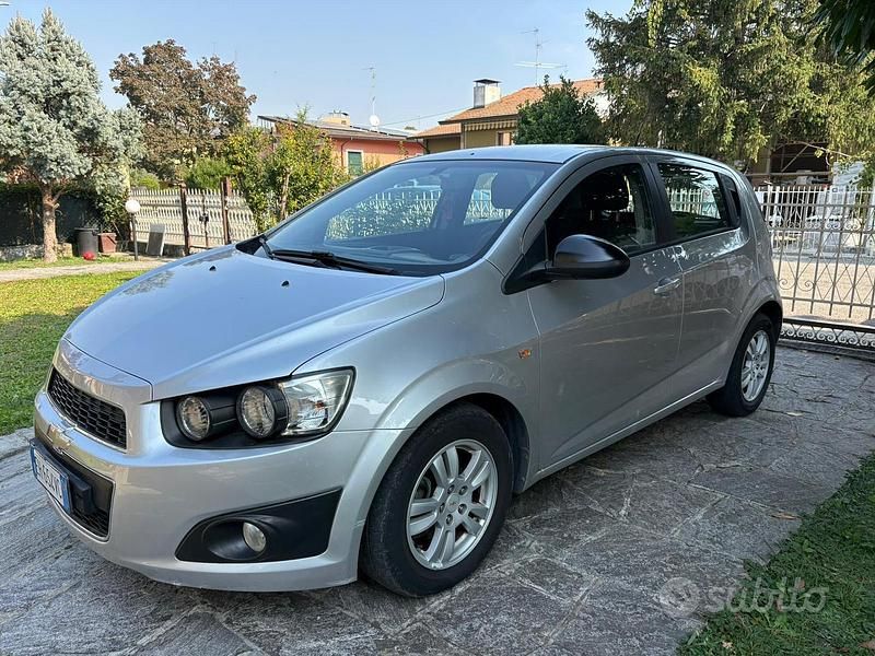 Usata Chevrolet Aveo LT 75 CV (55 kW) 2012 Grigio Utilitaria