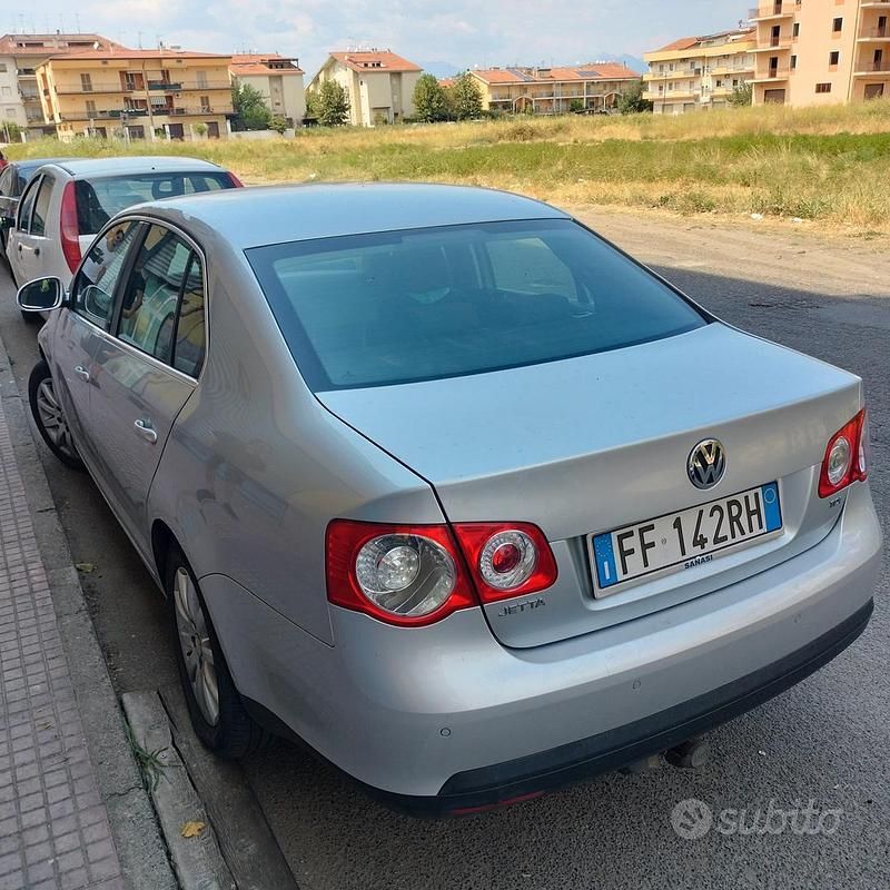 Usata VW Jetta 2010 Grigio Berlina