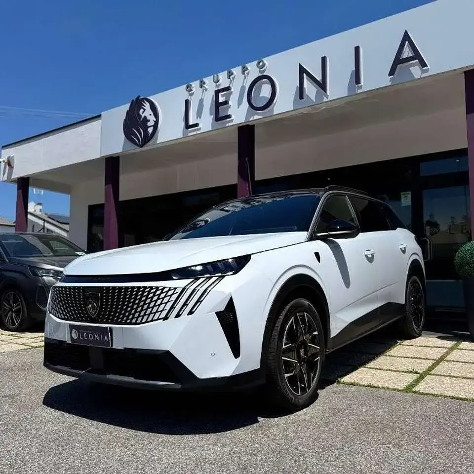 Nuova Peugeot 5008 GTi 145 CV (106 kW) 2025 Bianco okenite SUV