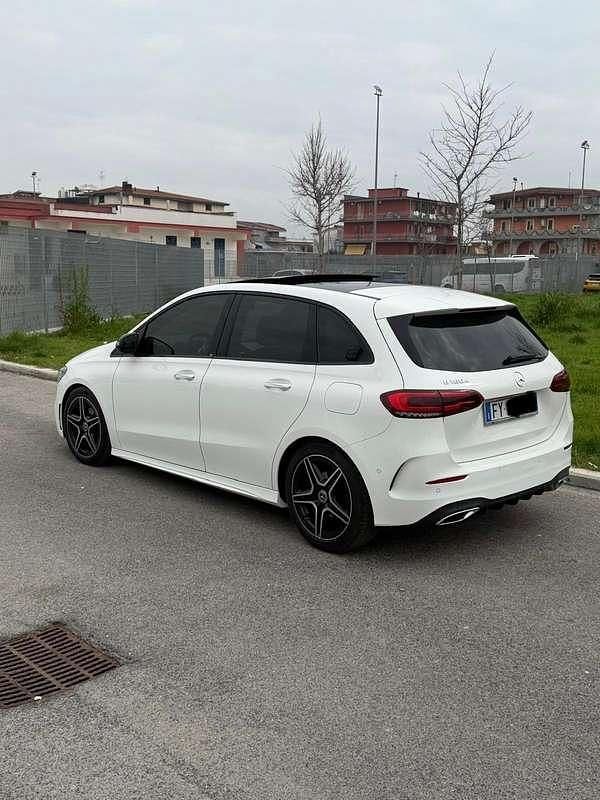 Usata Mercedes B180 AMG 116 CV (85 kW) 2019 Bianco Utilitaria