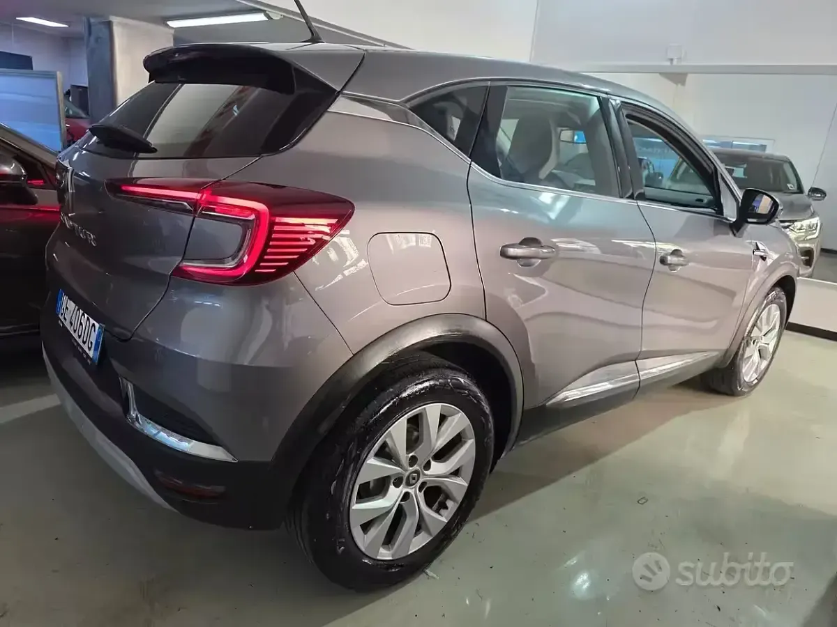 Usata Renault Captur Intens 101 CV (74 kW) 2021 Grigio SUV