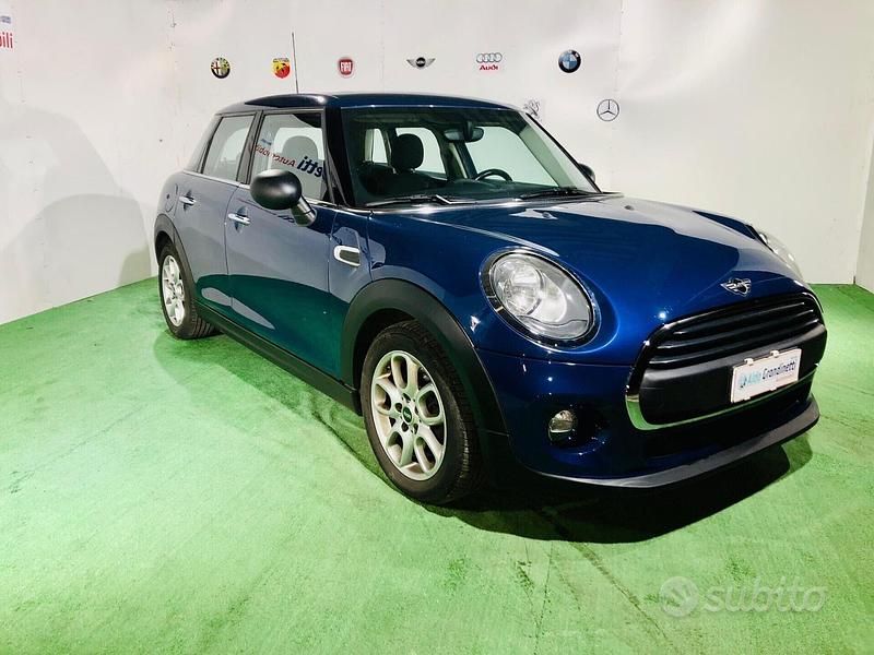 Usata Mini Cooper D 95 CV (69 kW) 2017 Blu Utilitaria