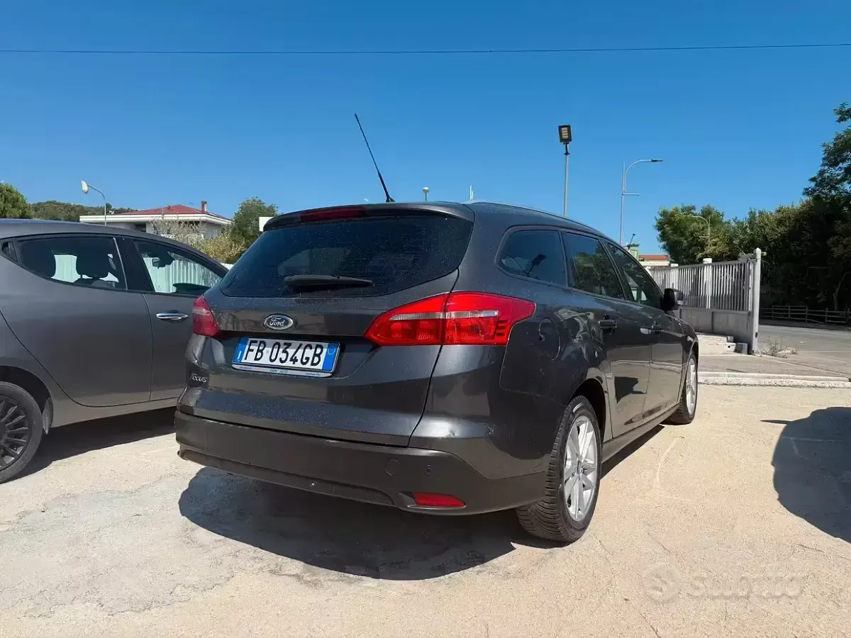 Usata Ford Focus 120 CV (88 kW) 2015 Grigio Station wagon
