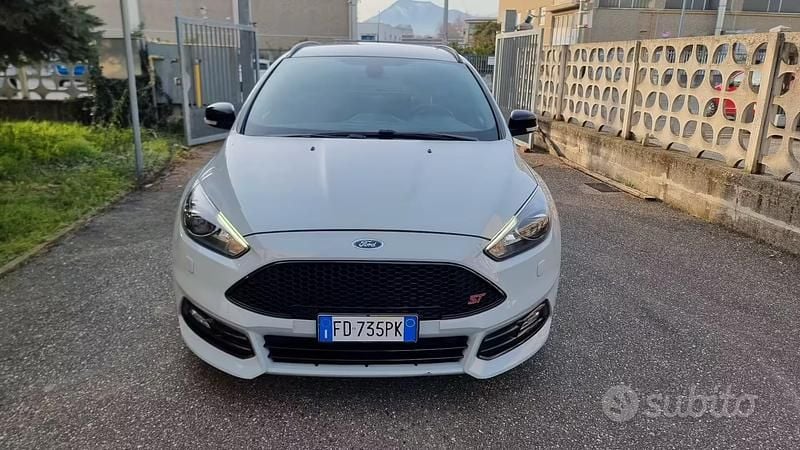 Usata Ford Focus ST 250 CV (183 kW) 2016 Grigio Station wagon