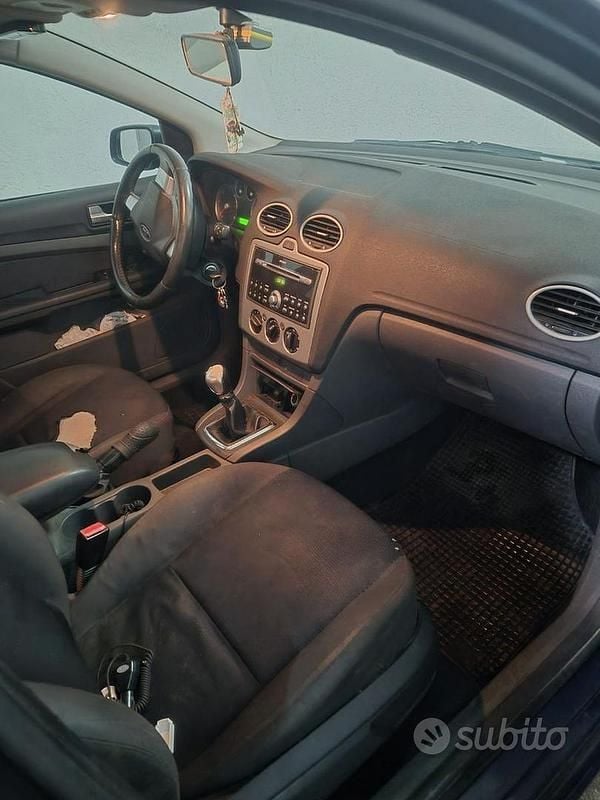 Usata Ford Focus 105 CV (77 kW) 2005 Blu Station wagon