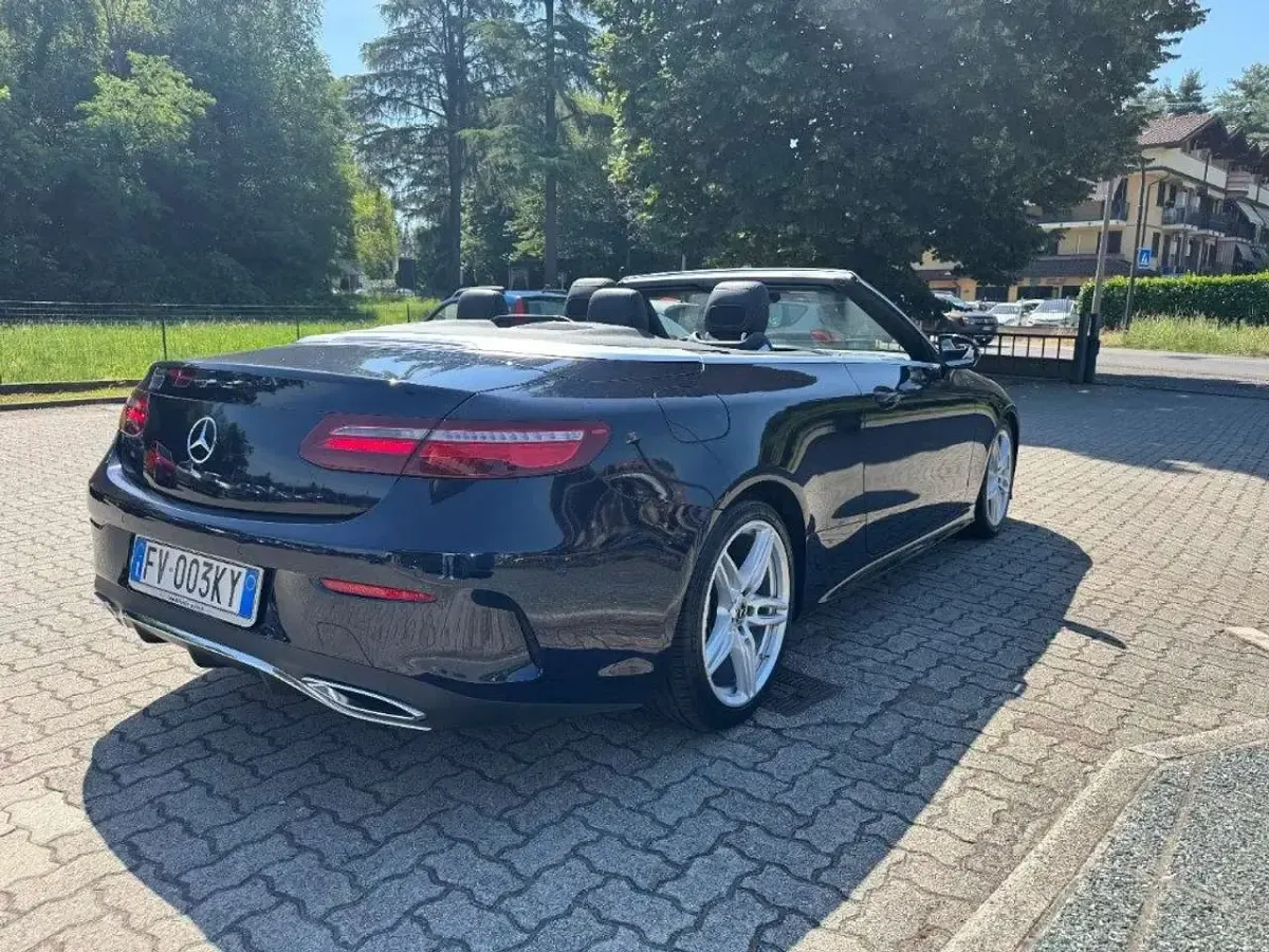Usata Mercedes E220 Premium 194 CV (142 kW) 2017 Blu notte Cabrio