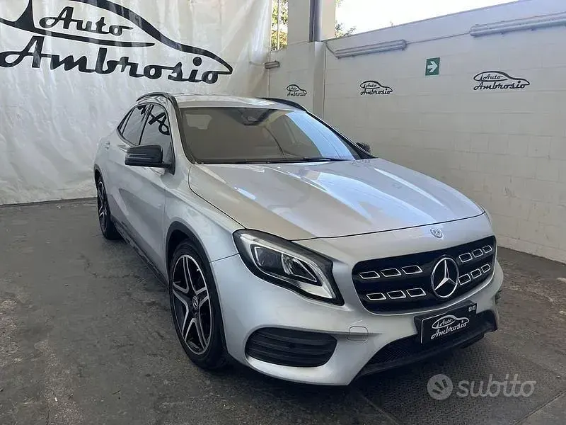 Usata Mercedes GLA200 Premium 136 CV (100 kW) 2019 Grigio SUV