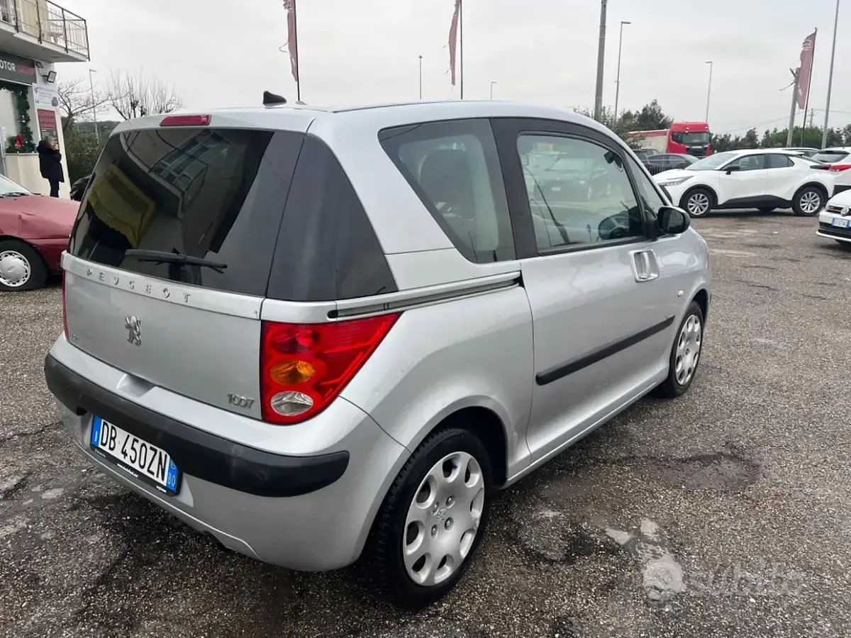 Begagnad Peugeot 1007 73 HK (53 kW) 2006 Grå Minibuss
