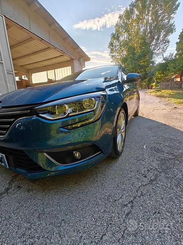 Usata Renault Mégane GrandTour 116 CV (85 kW) 2019 Blu Station wagon