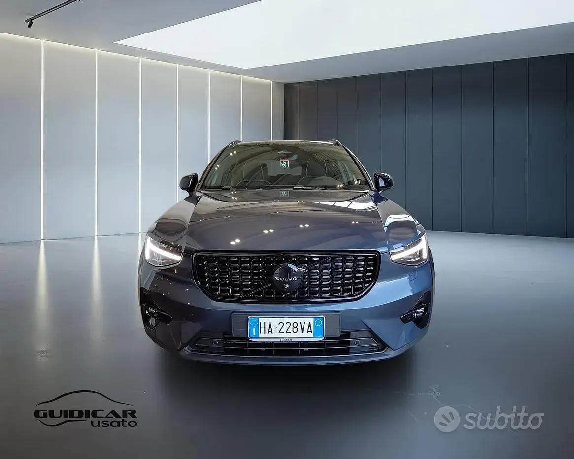 Usata Volvo XC40 Ultra 163 CV (119 kW) 2025 Blu denim SUV