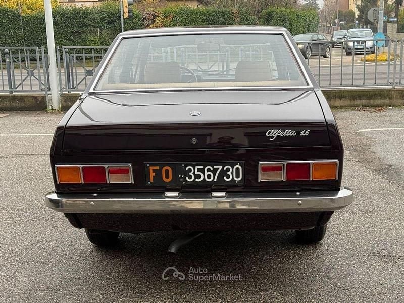 Usata Alfa Romeo Alfetta 110 CV (80 kW) 1976 Marrone Berlina