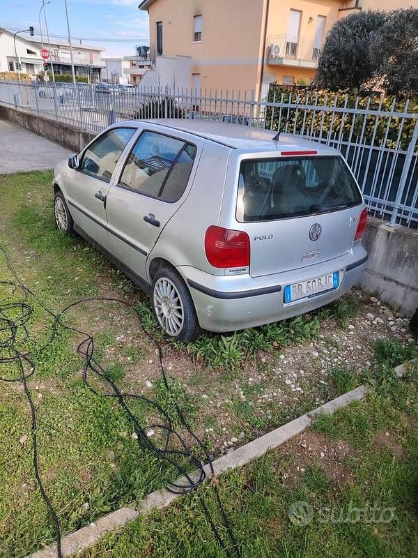 Usata VW Polo 50 CV (36 kW) 2001 Grigio Berlina
