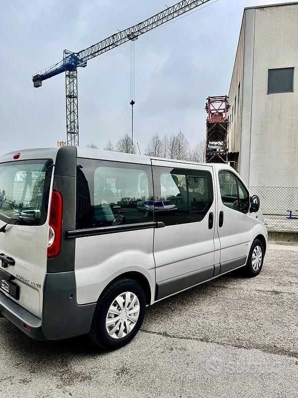 Usata Opel Vivaro 114 CV (83 kW) 2008 Grigio Monovolume