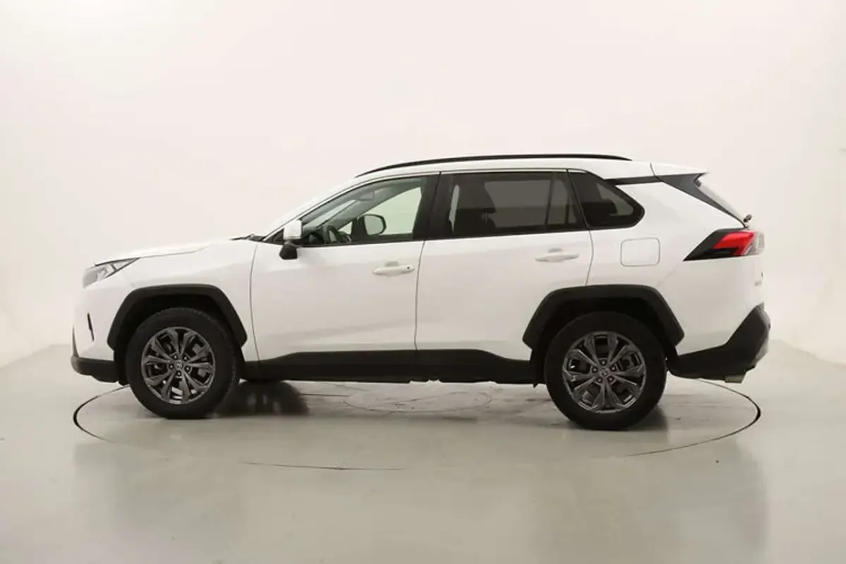 Usata Toyota RAV4 Hybrid 218 CV (160 kW) 2022 Bianco SUV