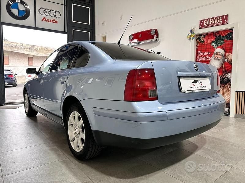 Usata VW Passat 115 CV (84 kW) 2000 Blu Berlina