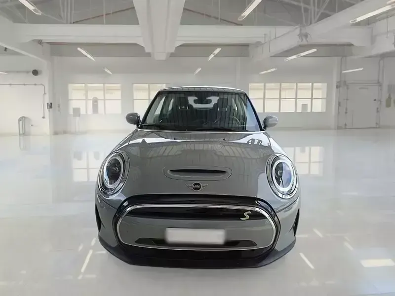 Usata Mini Cooper SE Classic 75 kW (102 CV) 2022 Grigio Utilitaria