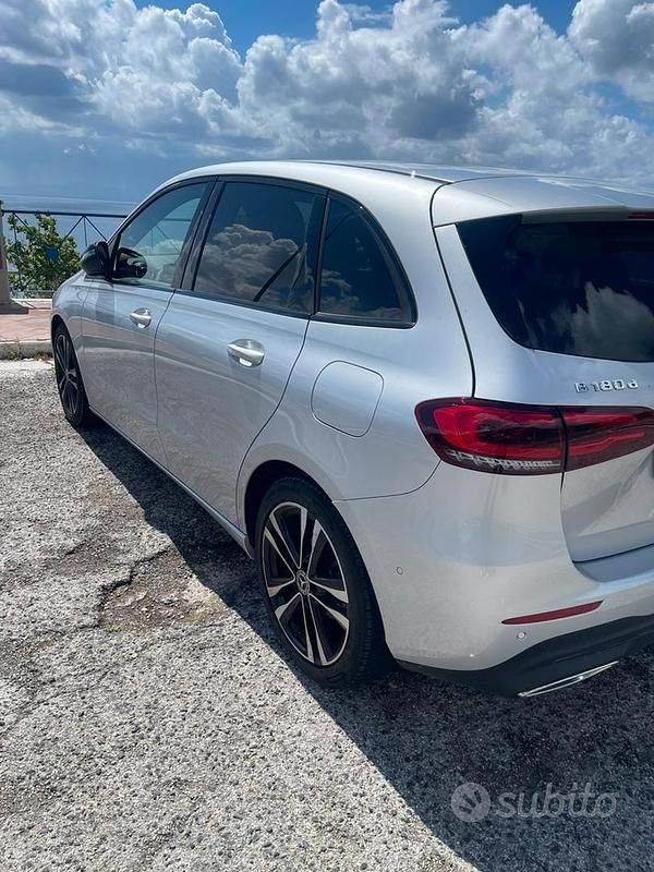 Usata Mercedes B180 136 CV (100 kW) 2019 Grigio Utilitaria