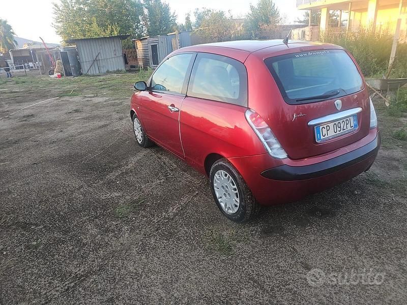 Usata Lancia Ypsilon 60 CV (44 kW) 2004 Rosso Utilitaria