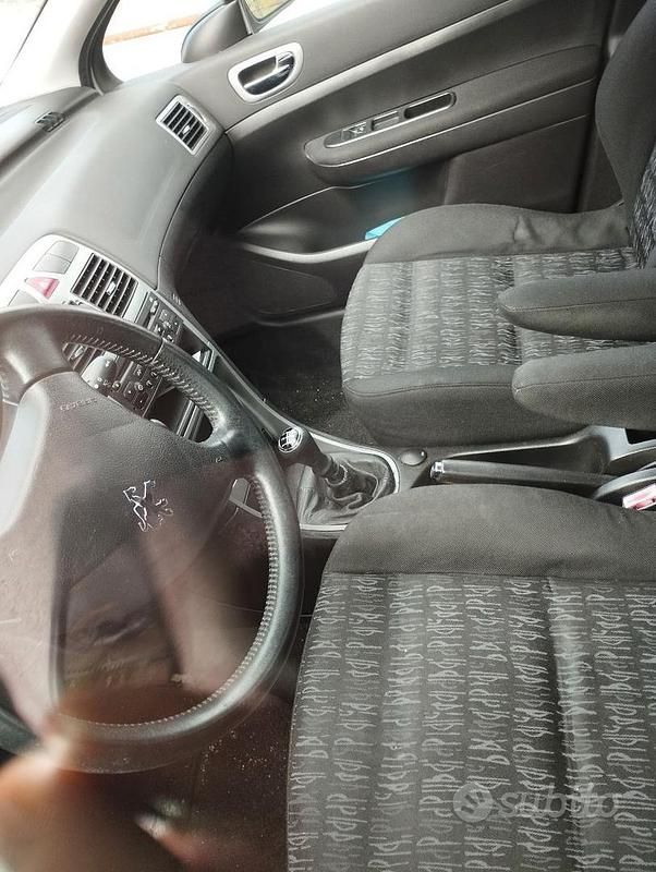 Usata Peugeot 307 107 CV (78 kW) 2001 Grigio Utilitaria