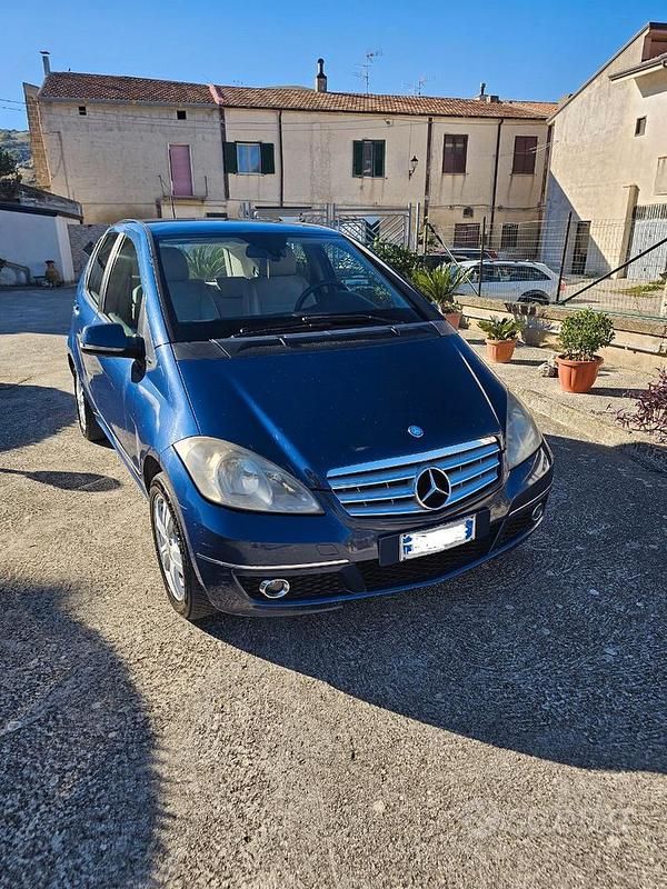 Usata Mercedes A180 Avantgarde 116 CV (85 kW) 2009 Blu Berlina