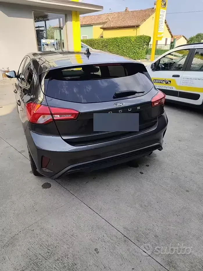 Usata Ford Focus Titanium 120 CV (88 kW) 2019 Grigio Berlina