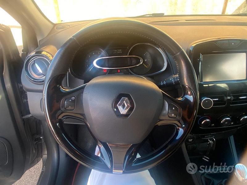 Grigio Usata 2013 Renault Clio IV Due volumi | 5000 € (Buon prezzo) - Immagine 1/4