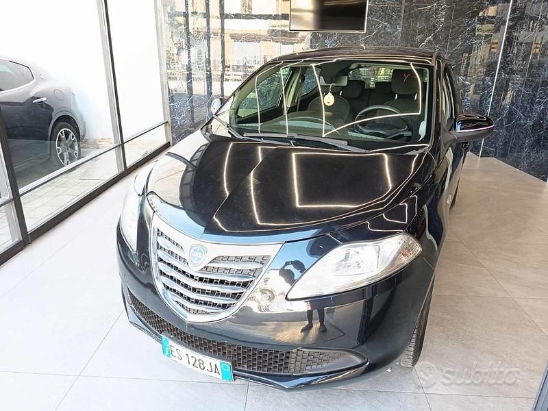 Usata Lancia Ypsilon Gold 69 CV (50 kW) 2013 Grigio Utilitaria