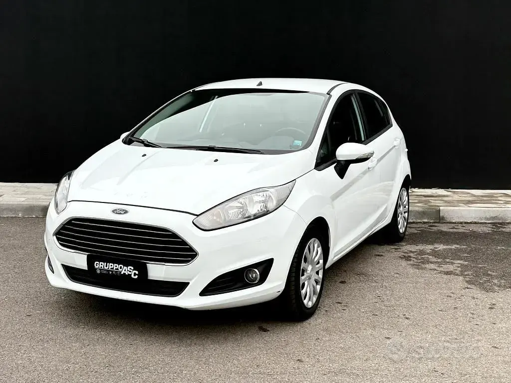 Usata Ford Fiesta Titanium 60 CV (44 kW) 2013 Bianco Berlina