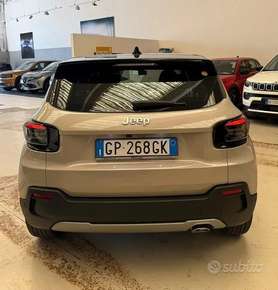 Usata Jeep Avenger Summit 101 CV (74 kW) 2023 Beige SUV
