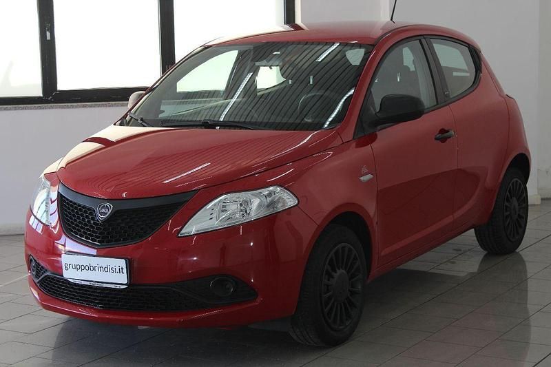 Usata Lancia Ypsilon 69 CV (50 kW) 2020 Rosso