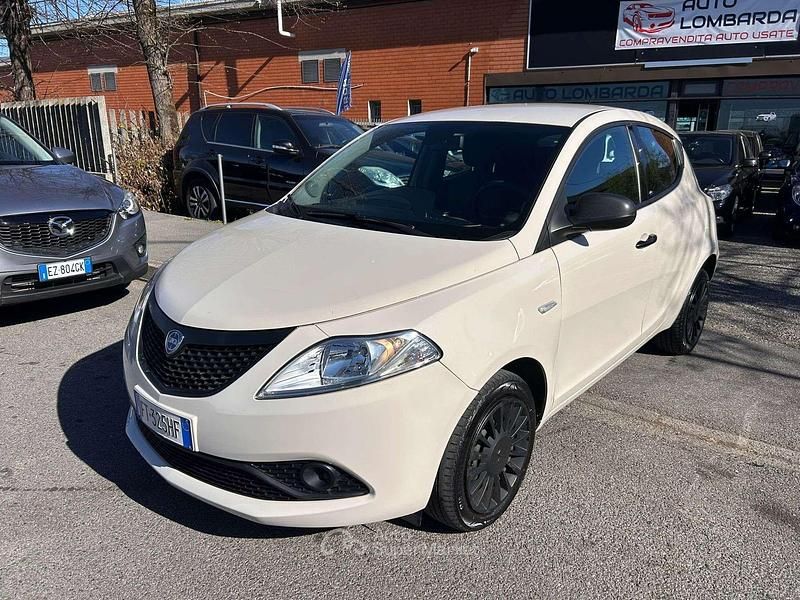 Usata Lancia Ypsilon 69 CV (50 kW) 2018 Crema Utilitaria